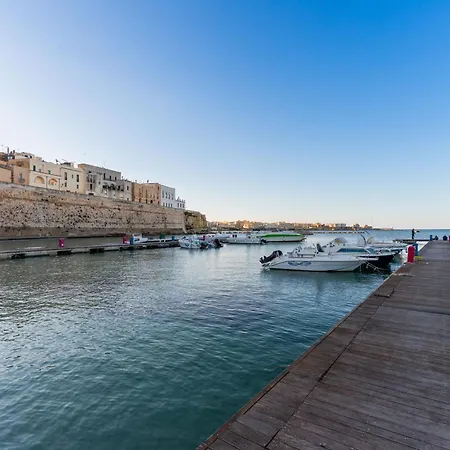 Federica Sul Lungomare Οτράντο